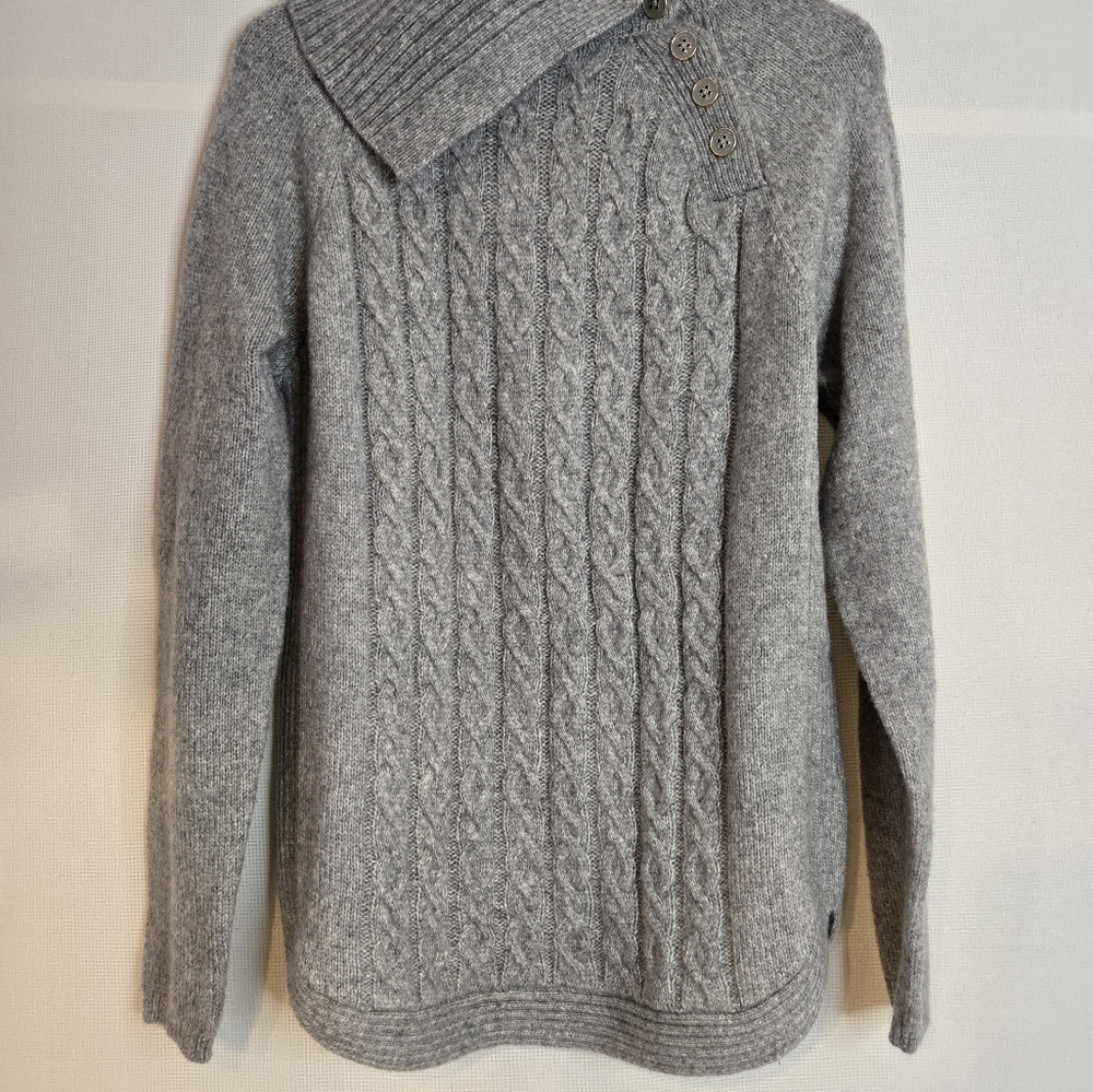 Croft & Barrow Women Size M gray button up, fold over collar tunic sweater